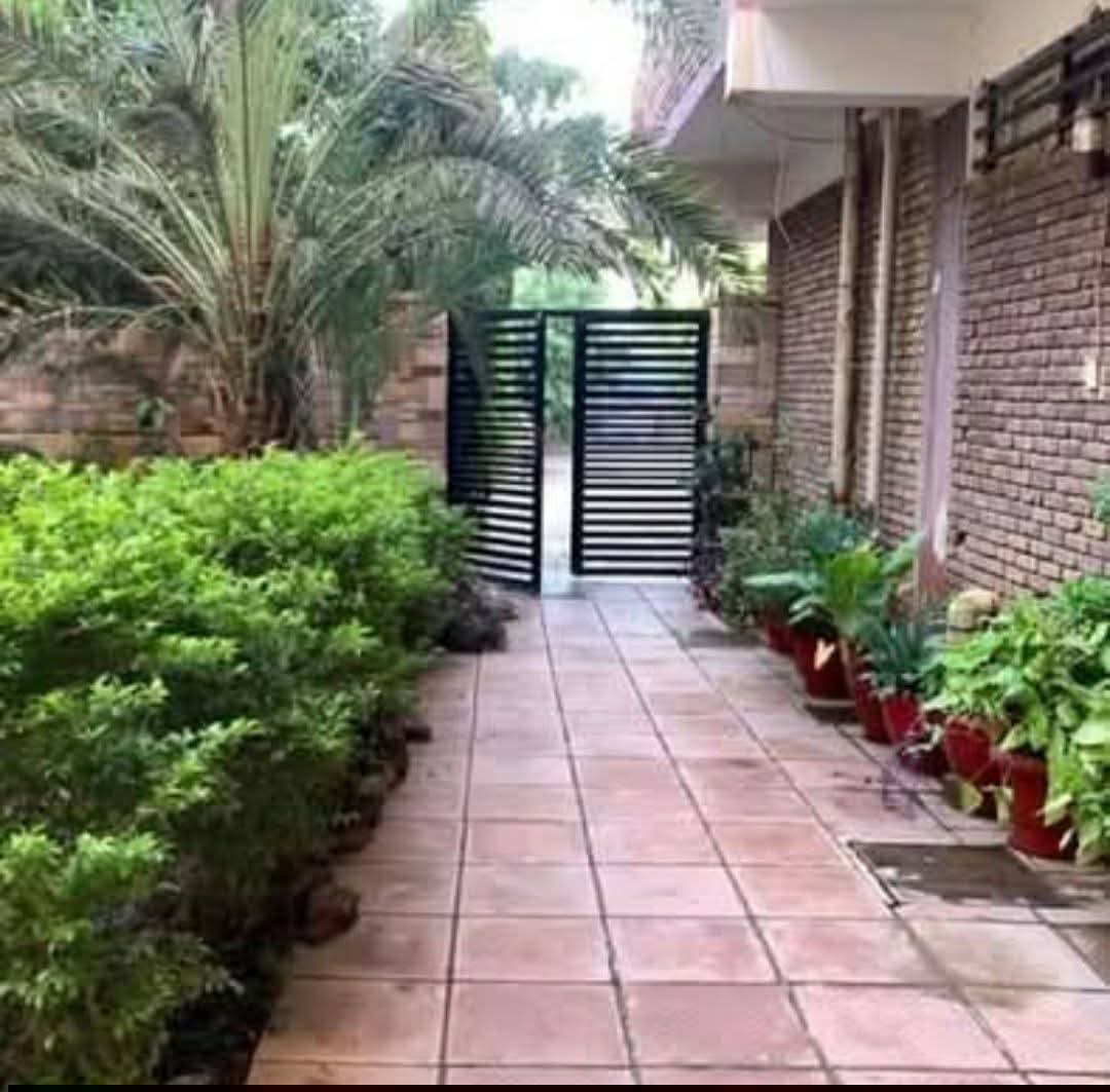 HassanAhmedBerk's tweet image. The #home of our friend Omer Osman in #Khartoum how it stood before the war, and how he found it yesterday. A homecoming after three years of #displacement , greeted first by silence and ruin.

#Sudan #KeepEyesOnSudan