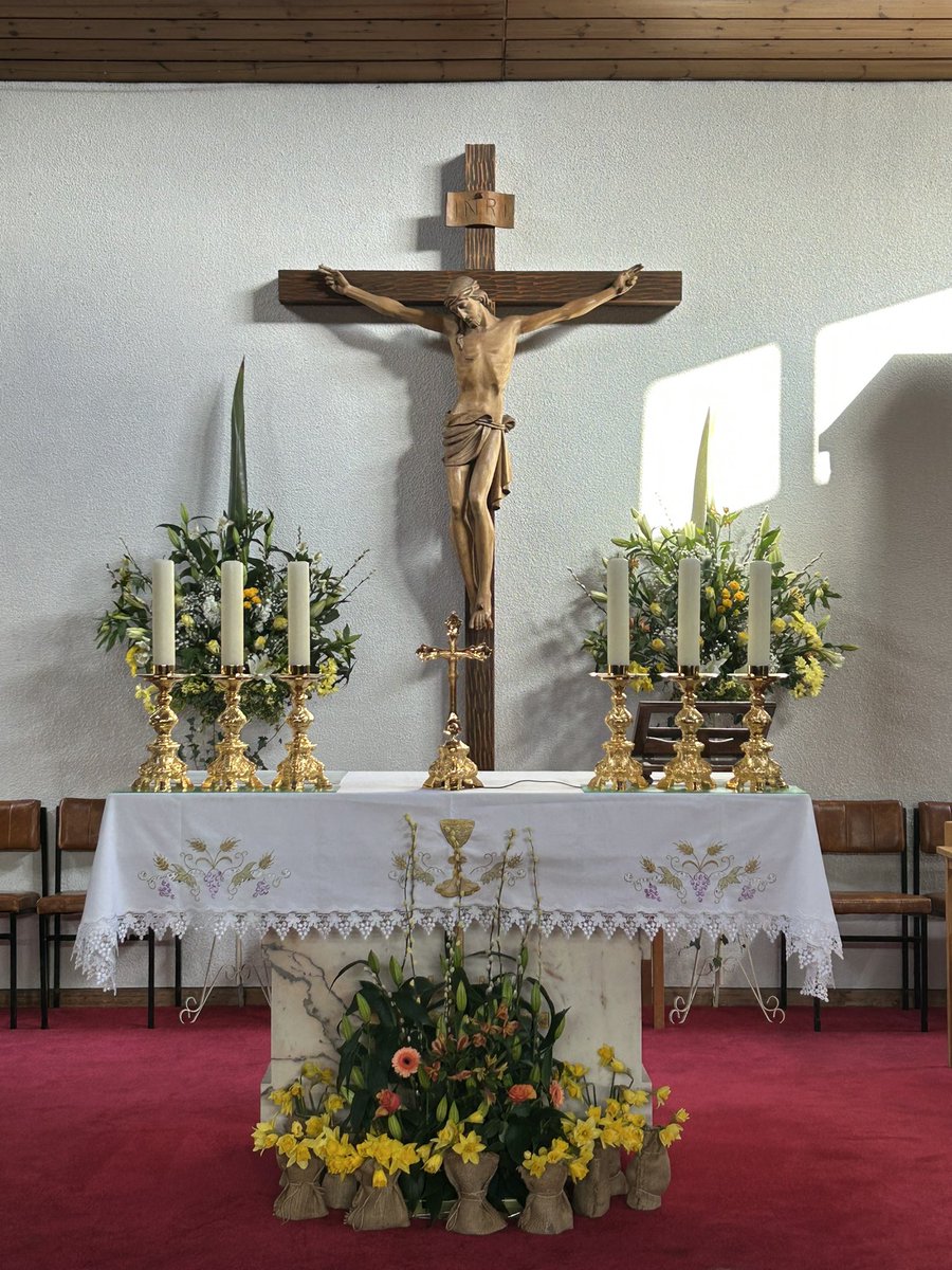 Easter Vigil hits different 
From darkness to light, from silence to hope — it’s about fresh starts, real meaning, and finding purpose again.

If you’ve ever felt lost, this night is a reminder: light always comes back. 🕯️💛
#EasterVigil #NewBeginnings #Hope #Jesus is risen