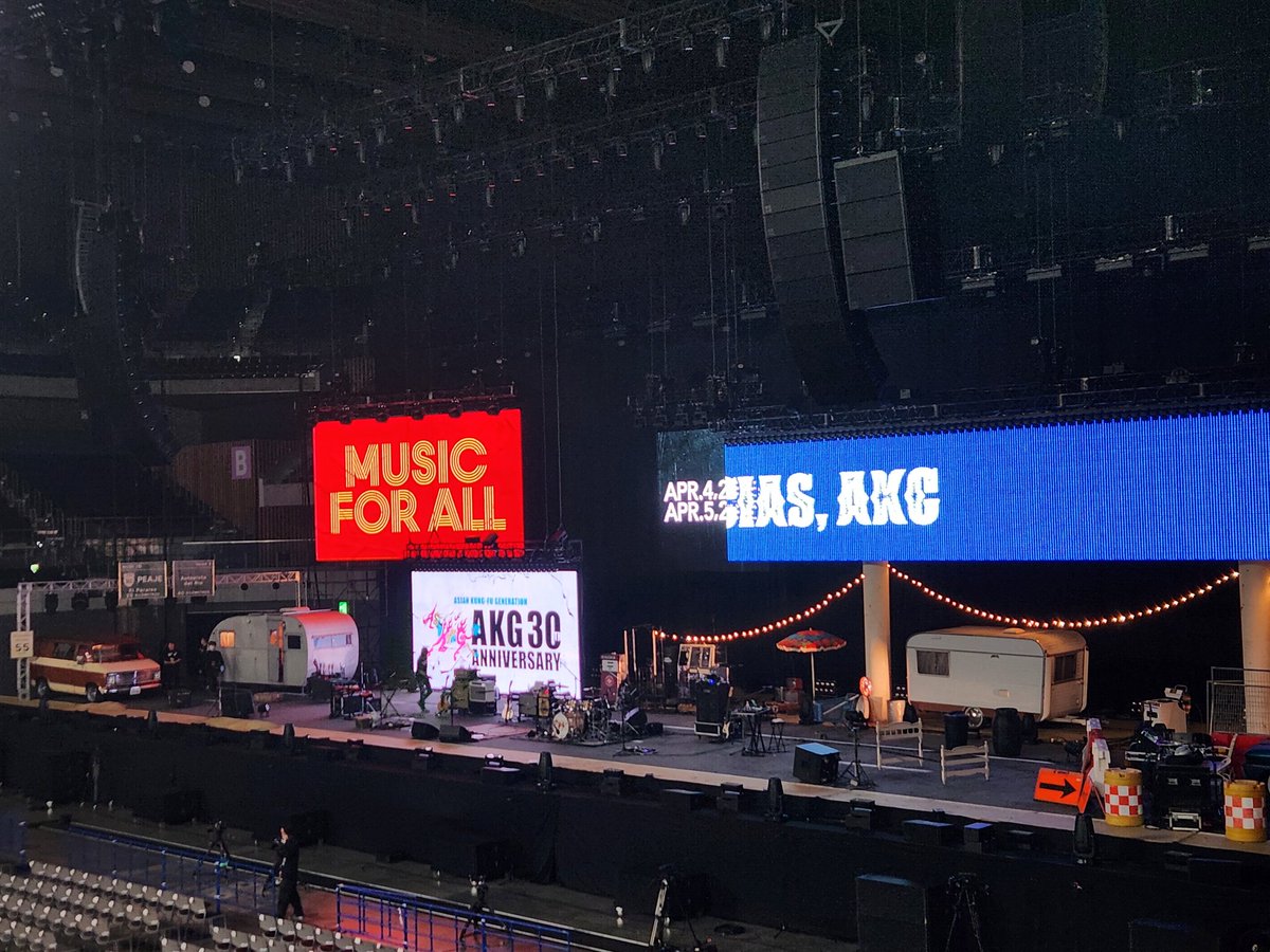 karashinga's tweet photo. ライブでも何回か聴いた事あるはずだけど1番最初に触れたアジカンが君の街までなので演奏されると嬉しくなっちゃうね
30周年おめでとうございます㊗️ https://t.co/iJI5TY3kD9