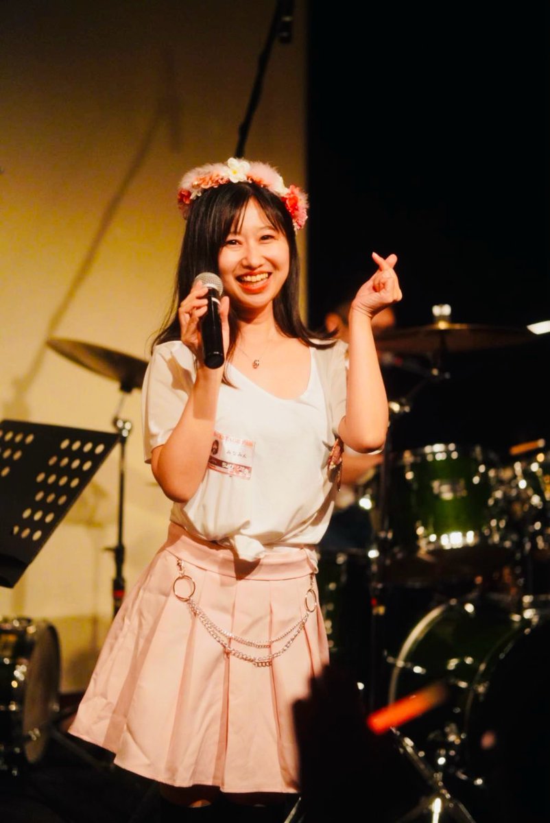 おはようございます。
ちょびラジオの余韻覚めぬ日曜日。
生演奏で異邦人と4人でヘビーローテーション歌って踊らせて頂きました♡
演奏応援写真素敵に
ありがとうございました🥹
(スカートのシワはご愛嬌って事で🤣)
初めての<a href="/C_LAPS_RPG/">六本木クラップス（C★LAPS）</a> さんお気に入りの場所となりました♡

photo <a href="/tanabech1222/">tanabech1222</a>