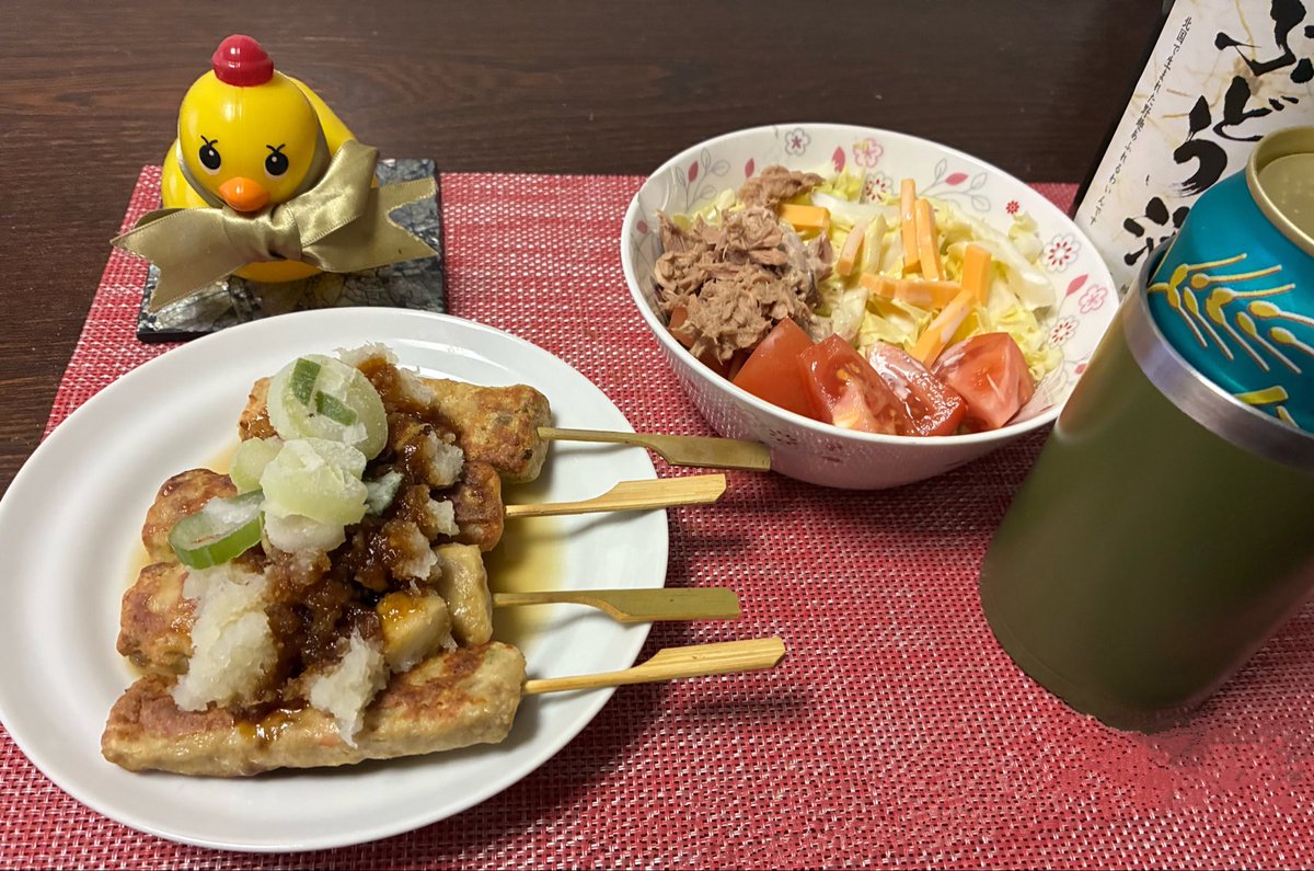 おはようございます🙇🏻‍♀️
1️⃣昨日のブランチ
久し振りにオムライス作るって思ったらケチャップ切らしてた🤣
ソースで無理矢理オムライス🤎
負け惜しみかもだけど意外に美味しかったよ😗
2️⃣夜の宴🍺
鶏つくねにおろしネギトッピング&amp;サラダ🥗

今日はお休み 母と買い物予定🛍
ケチャップ買ってこないと🍅💦