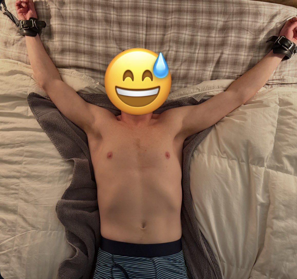 LaughExtractor's tweet photo. @gentlegrngiant Especially ticklish ones 😈🪶 https://t.co/77m6cC1log