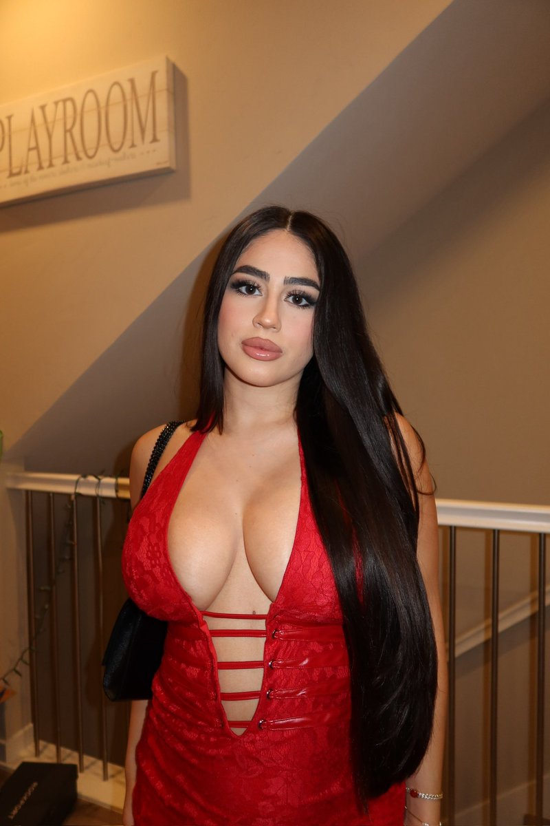 woahvallll's tweet photo. Do you like the red ?? https://t.co/kWaYlD6MBR