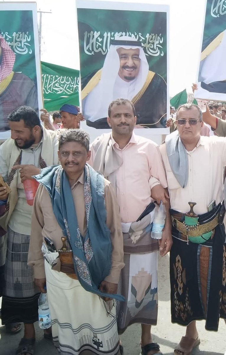 من الوقفة التضامنية التي اقيمت صباح اليوم في مدينة المخا  للتضامن مع المملكة العربية السعودية وبقية دول الخليج والاردن