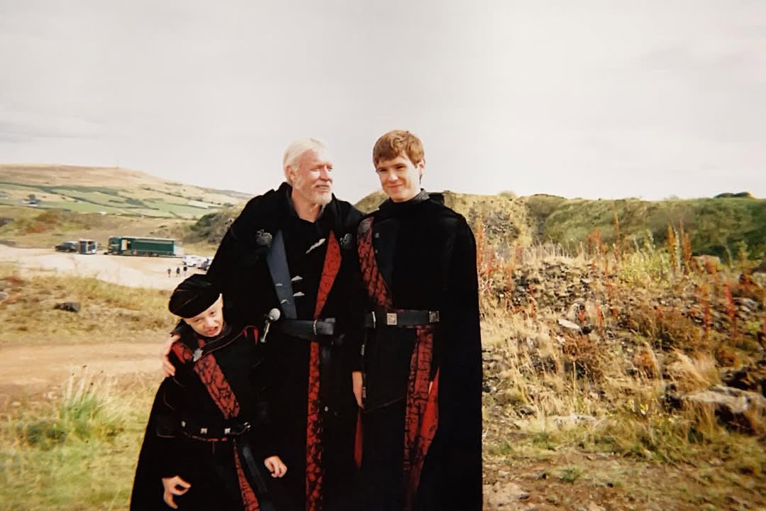 _valarr's tweet photo. valarr with everybody but his own father https://t.co/vy64FDlMfW