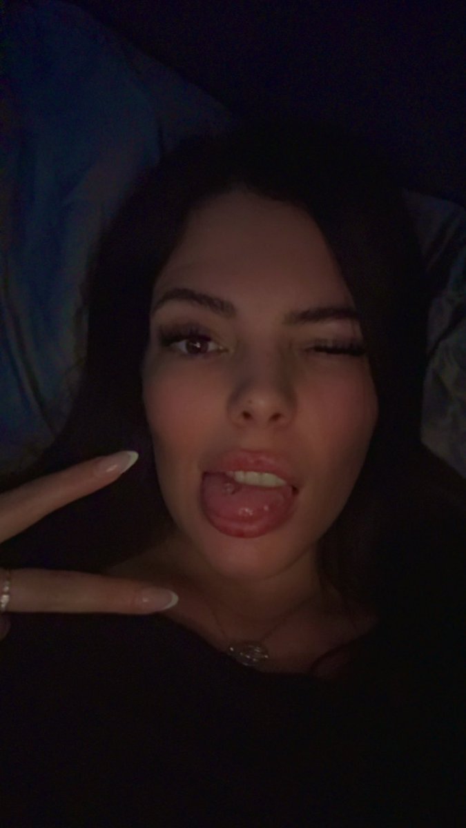 HarlzLFC's tweet image. The fact that I just sent someone this of me looking deranged af and his reply was ‘god I think I’m obsessed with you’ 😂😂😂 

Is probably why I’m single 

Yous lieeeeee 😂