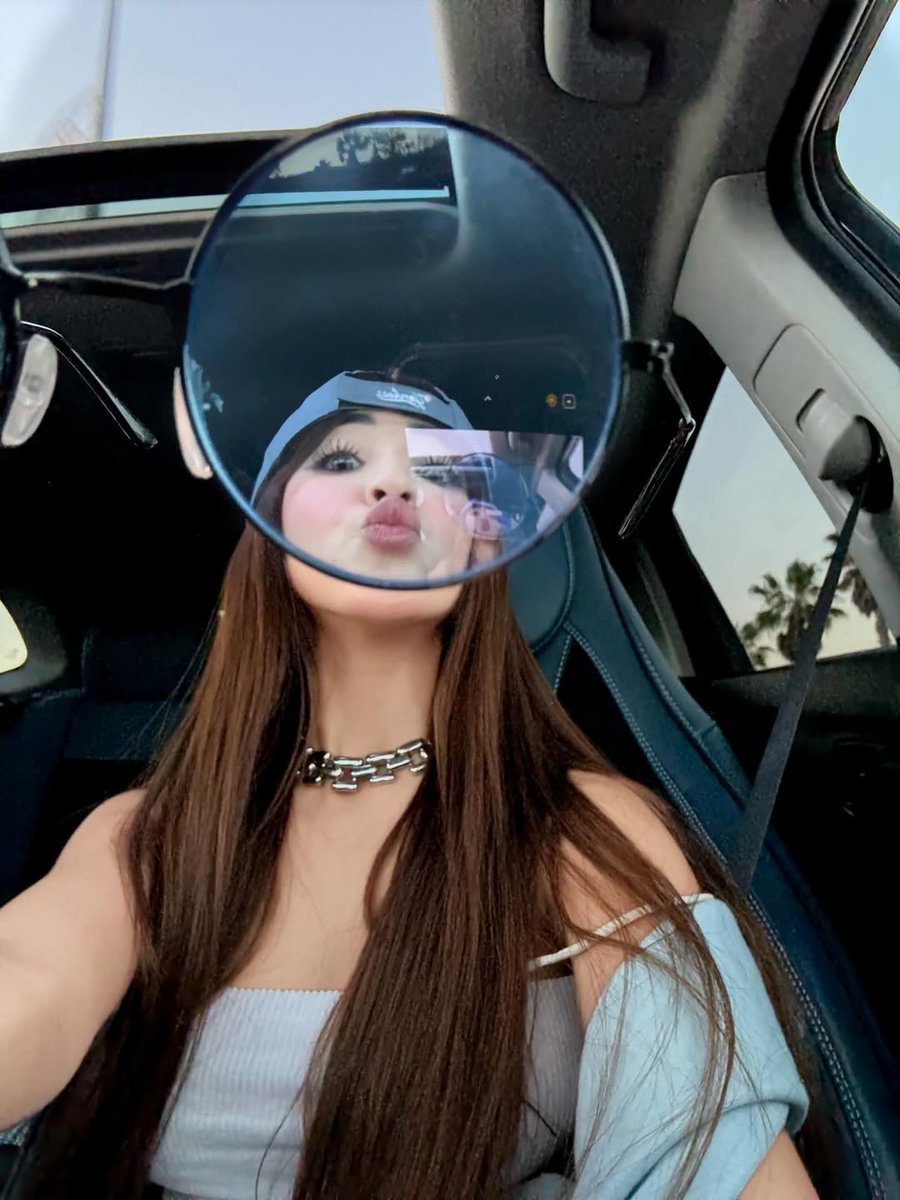 Pretty Mira tweet media