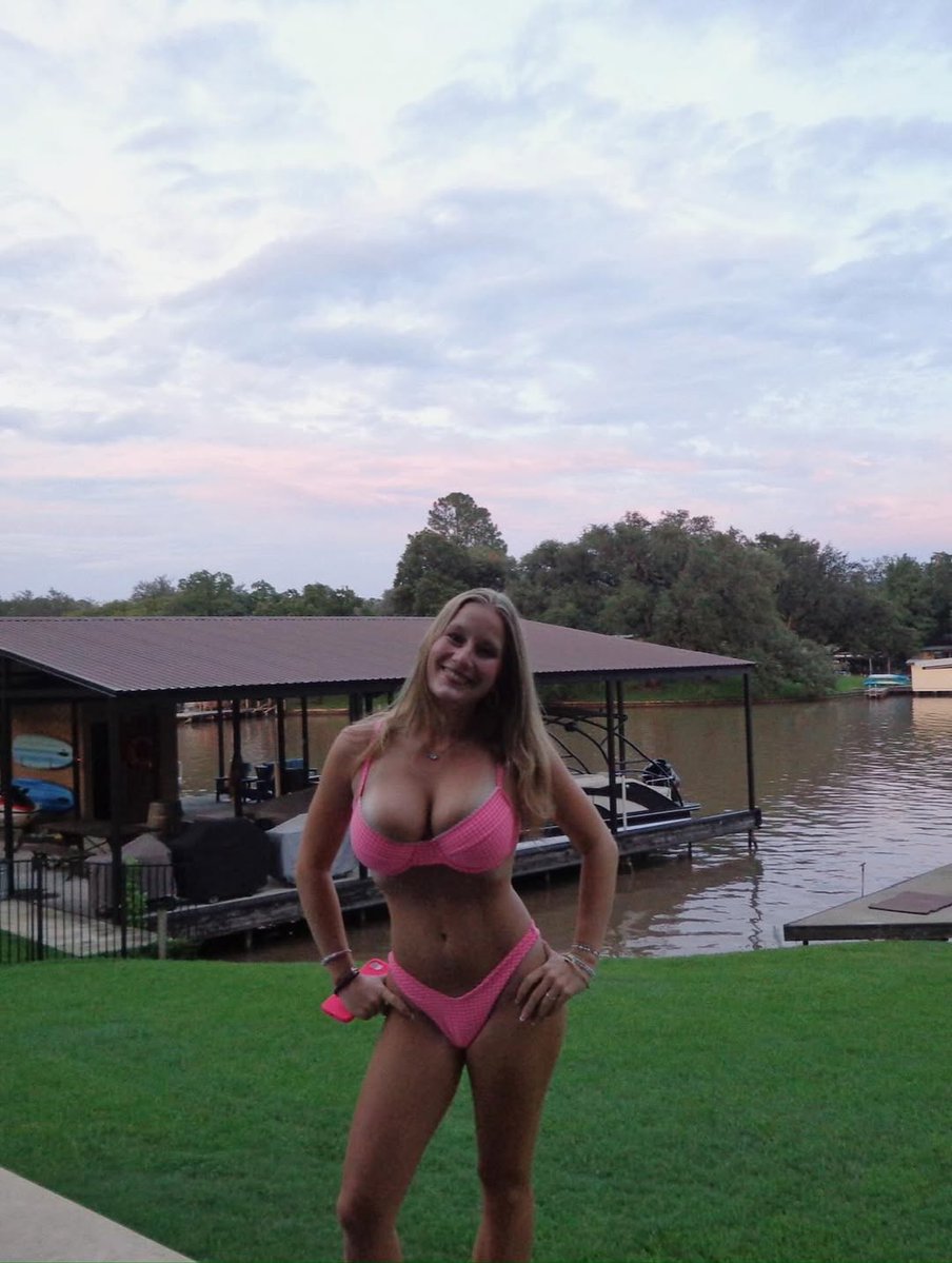 College Beauties 🎓 tweet media