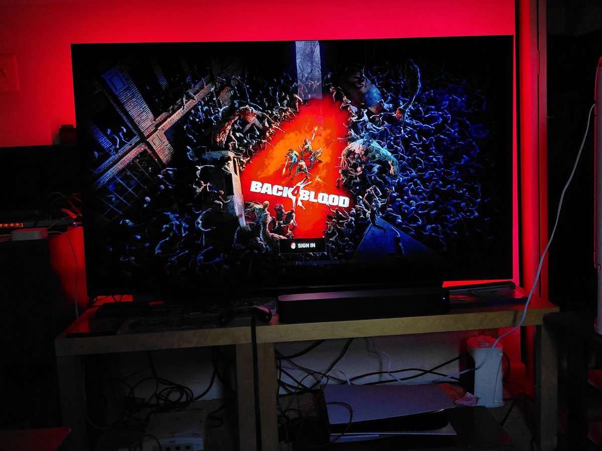 Sizekinkjay's tweet photo. Back to games! Haven't played back for blood 4 in years.. https://t.co/3QKZJiNKlX