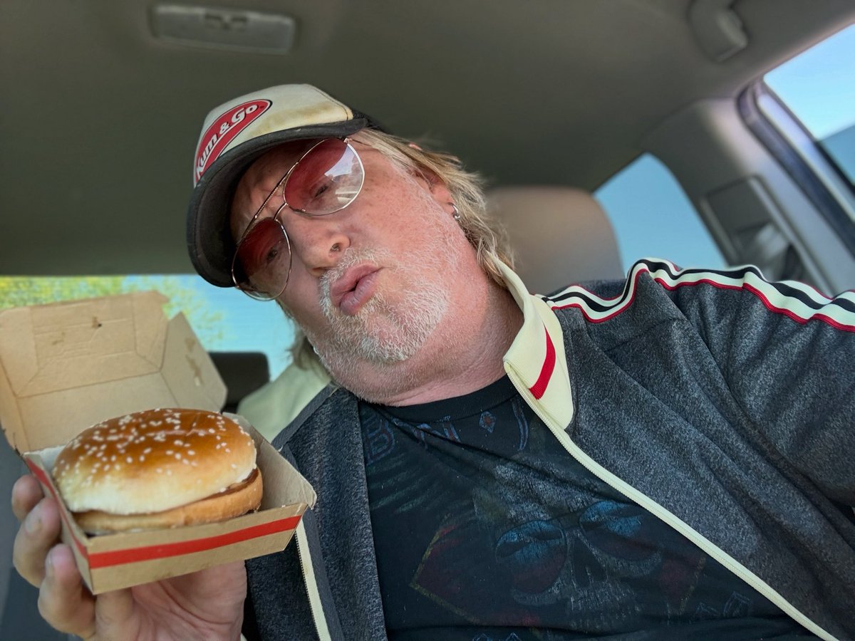 Izzy Presley tweet media