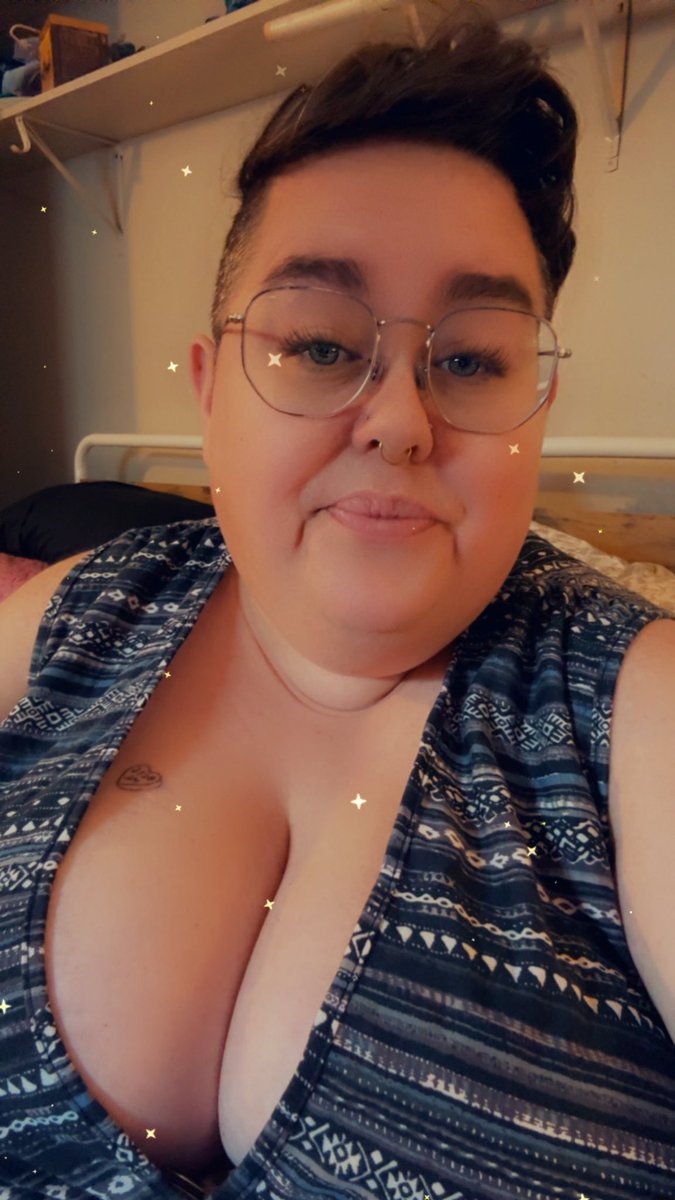 leena 🍑 tweet media