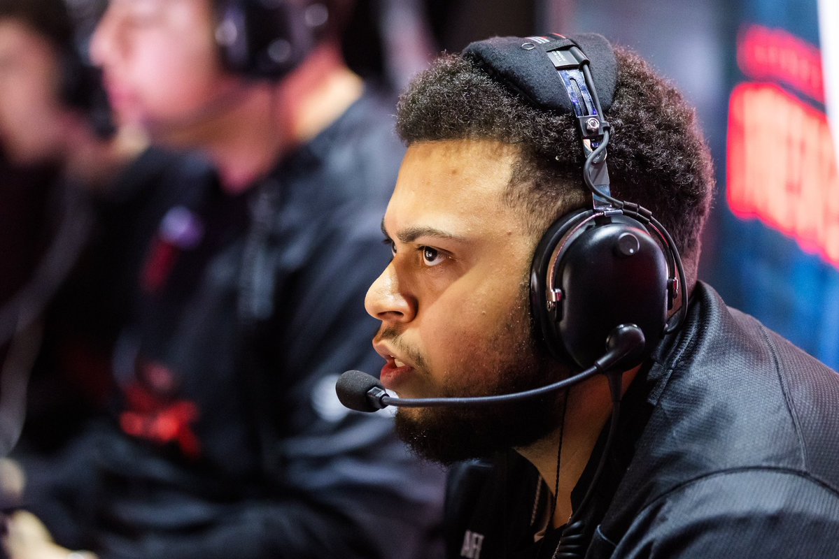 CoD Clipped tweet media