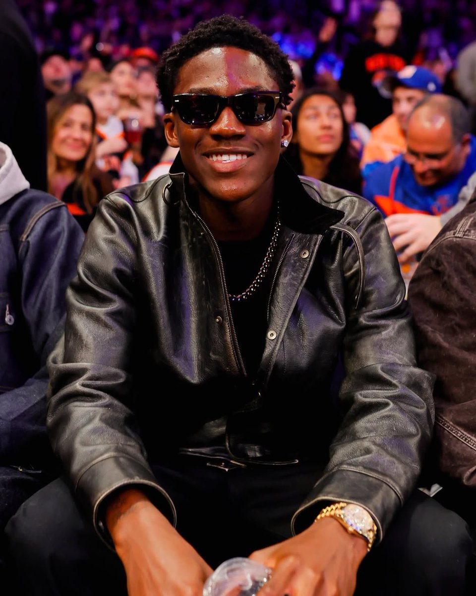 UTDFlare6's tweet photo. Kobbie Mainoo enjoying the NBA game at Madison Square Garden yesterday night. 😎 #MUFC https://t.co/jYebvU4aqf