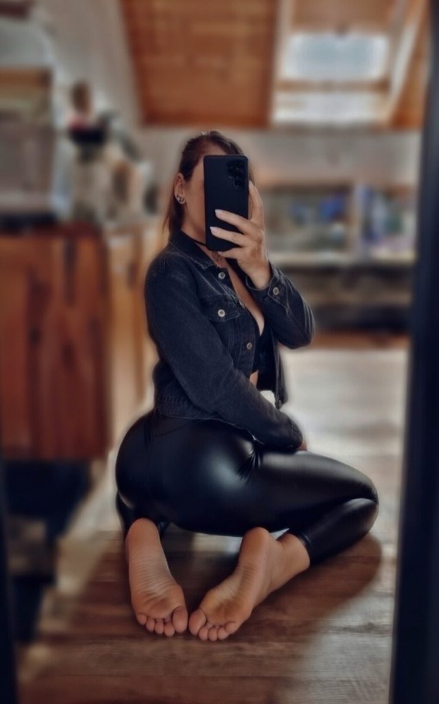 GoddessBelly tweet media