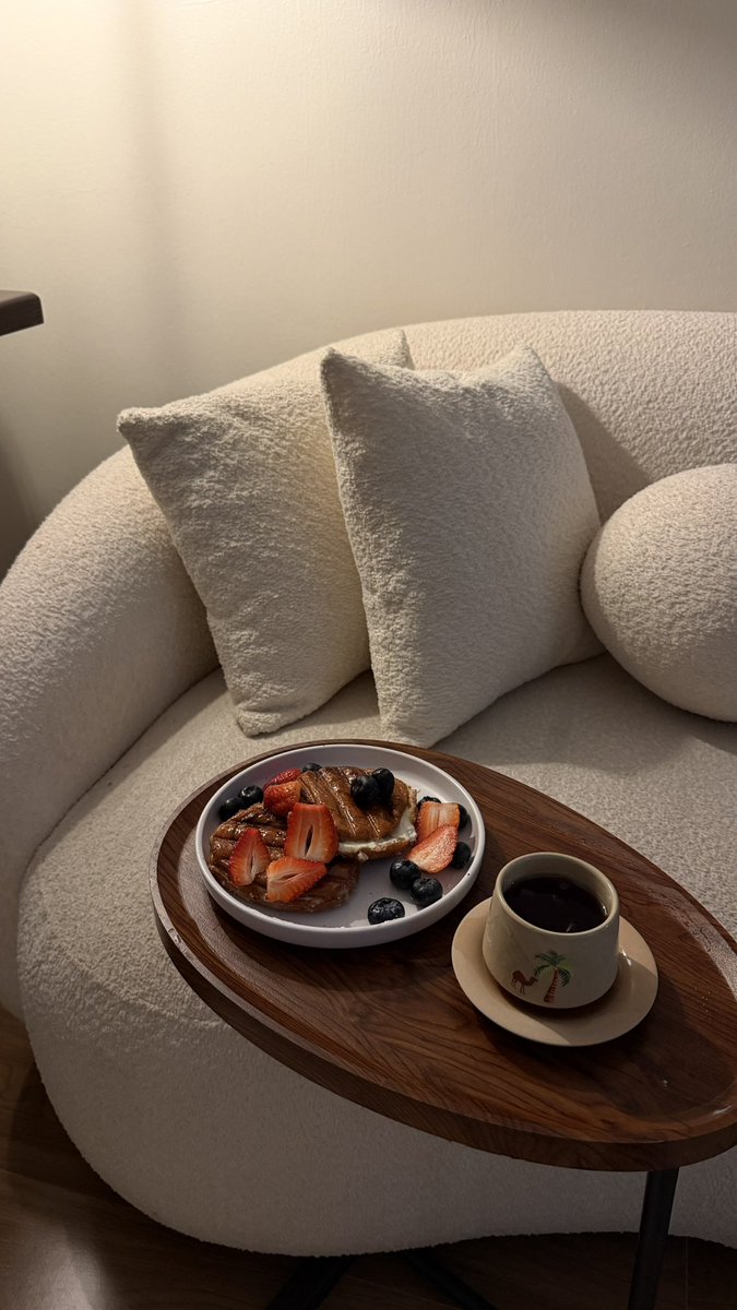 م.إيـلينا tweet media