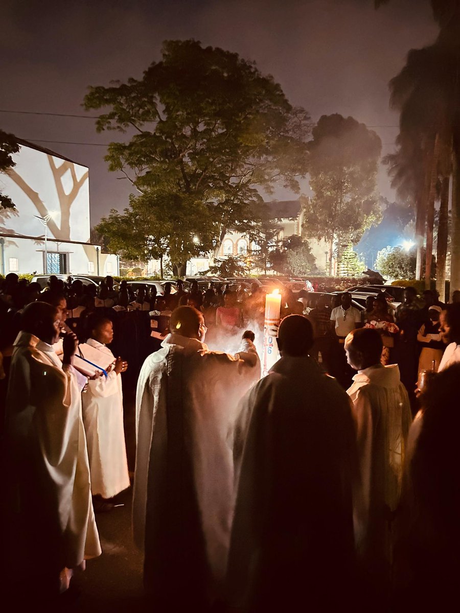 StAugustineCom's tweet photo. My Lord he died for a Kingdom to redeem the hearts of Amen, Now my people dont you weep He has risen from His sleep, He lives again Alleluia.  

It was a joyful celebration of the Easter Vigil , Thank you Brethren for turning up in big numbers. 

To the St. Augustine Choir 🥰🥰 https://t.co/p27LhnFusD