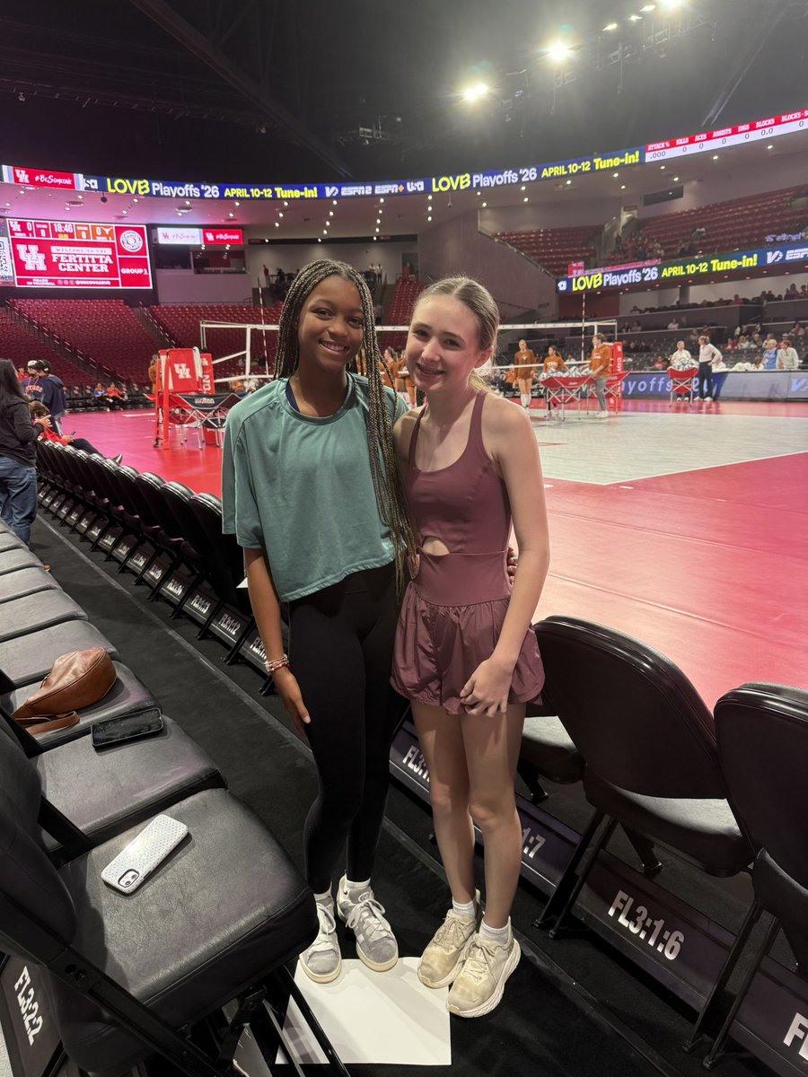 LexiHillvb2030's tweet photo. @UHCougarVB vs. @TexasVolleyball Spring Game!! @avatxvolleyball https://t.co/c1NvUhuwyG