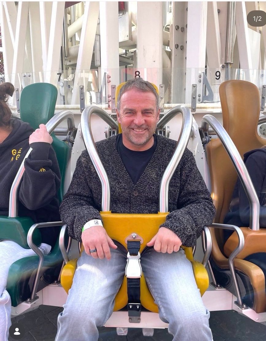 Naik wahana dulu sebelum membantai club yg ada kata2 "madrid"nya..

1 (dari 3 match lawan si dia) berhasil menang. Next 2 match lagi.
Harusnya ajak yamal sama adiknya.