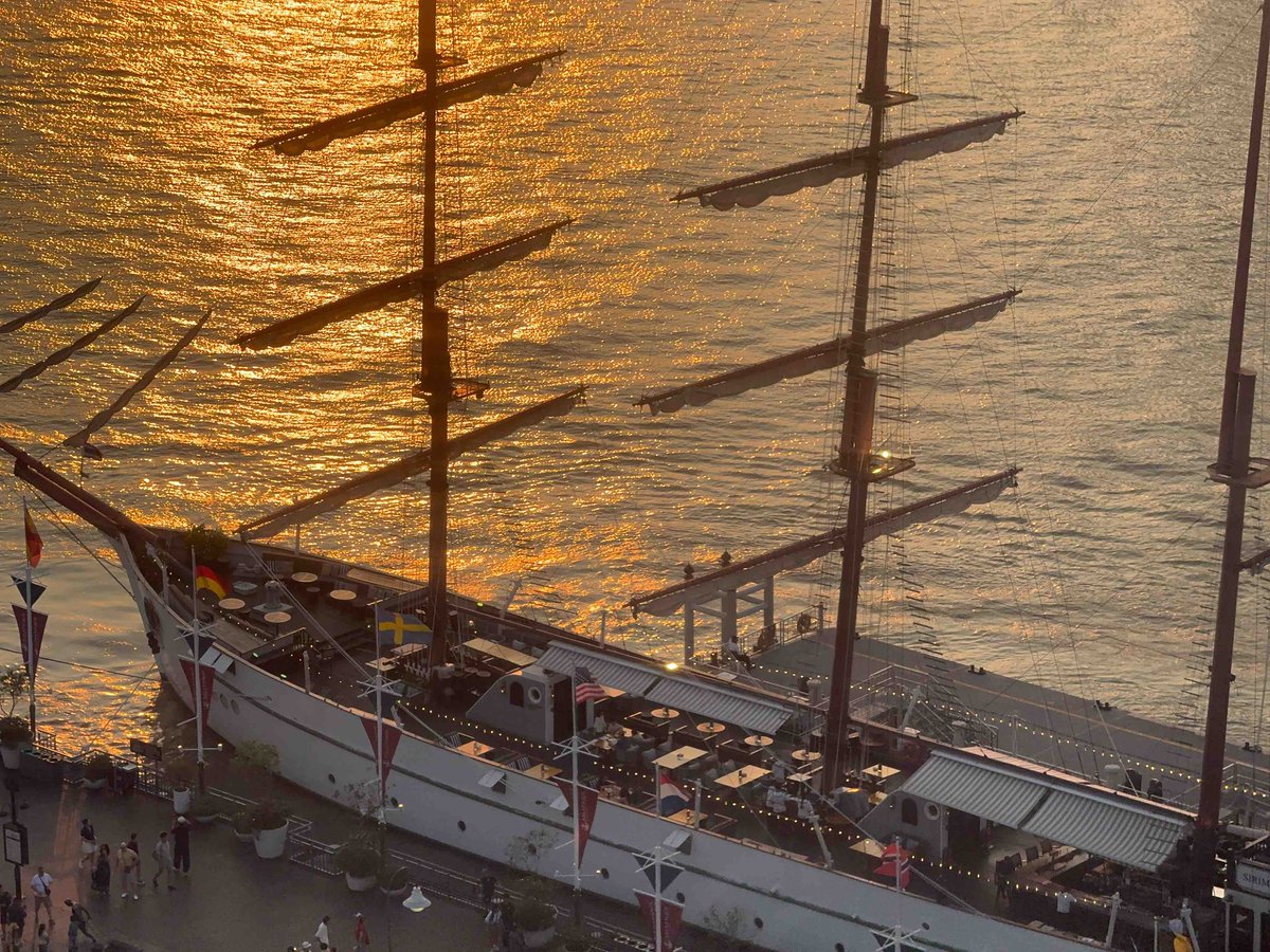 evamuvon tweet media