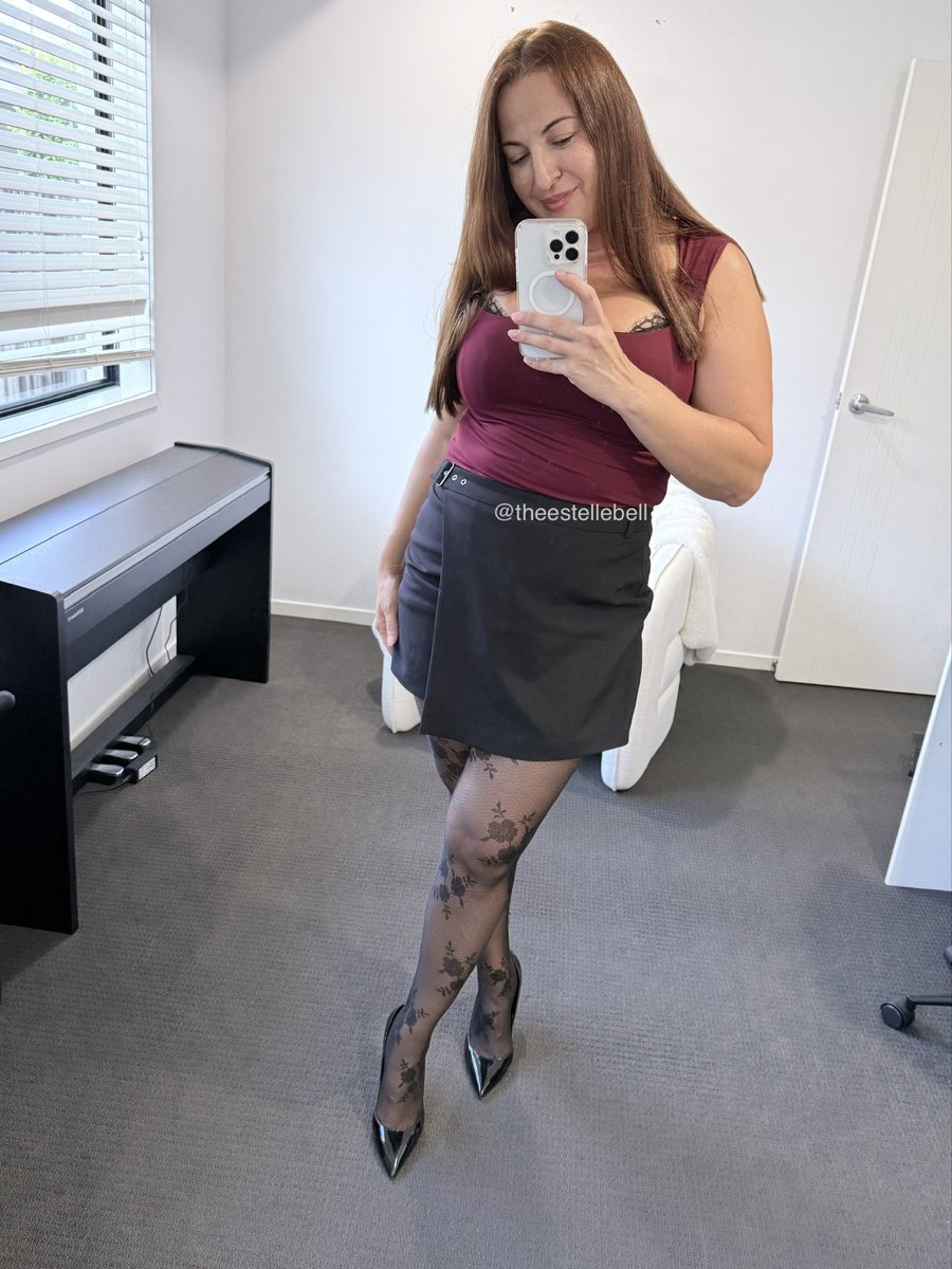 TheEstelleBell tweet media