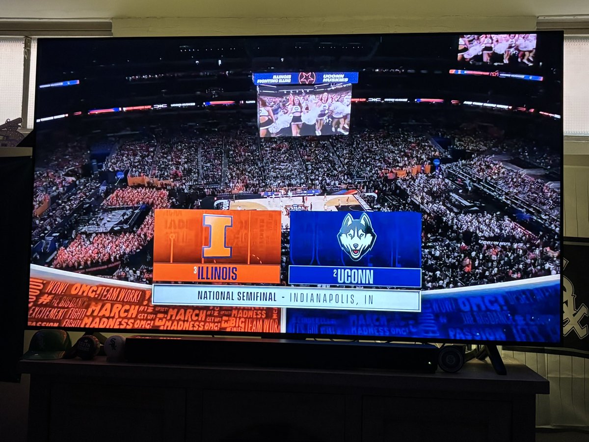 LodiDodi17's tweet photo. It’s time!!! LFG #Illini #ILL 🔶🔷 #HTTO #EveryDayGuys #FinalFour https://t.co/412cFqIxXT