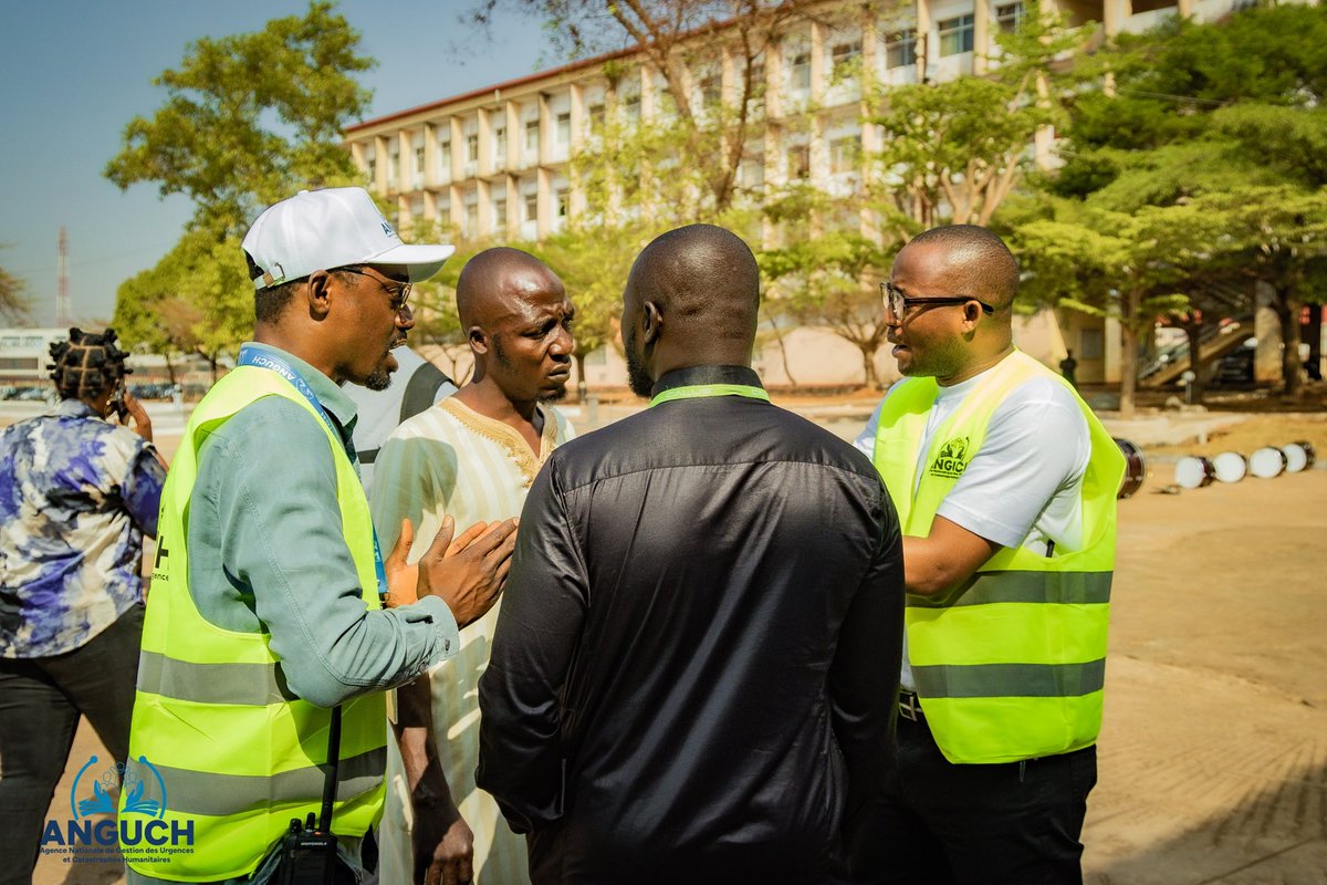 🎬 📸 Dans les coulisses.
Avant la cérémonie, il y a le travail de l’ombre.
Des équipes mobilisées, des détails réglés avec précision, une coordination sans faille.

Ces images témoignent de l’implication remarquable des agents de l’ANGUCH.
Plus d’infos ▶️ anguch.gov.gn
