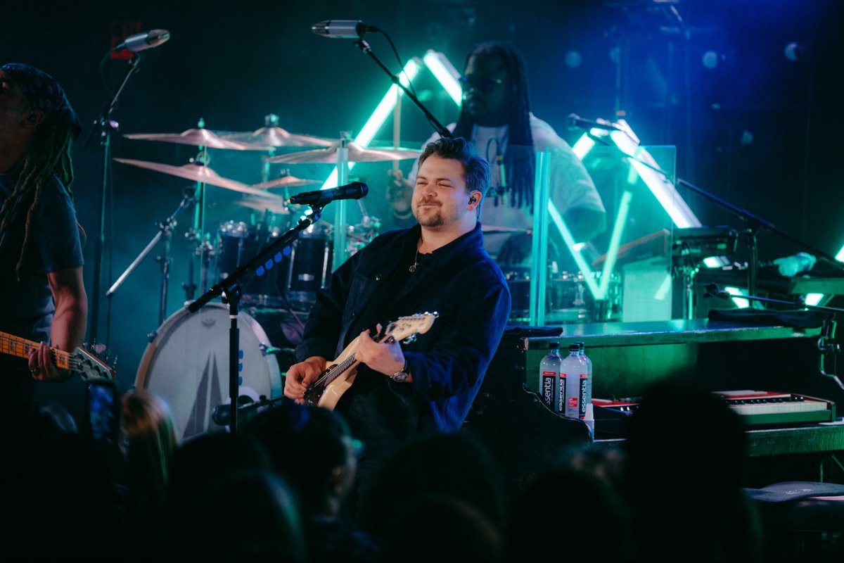 HunterHayes's tweet photo. Asbury Park, last night was SO FUN!! Portland, ME- it’s your time to shine tonight!!

Quick poll here - Who was at @thestonepony the day we broke Guinness world record?! 

📸: Sam Sabinash https://t.co/MMKG5xGwA7