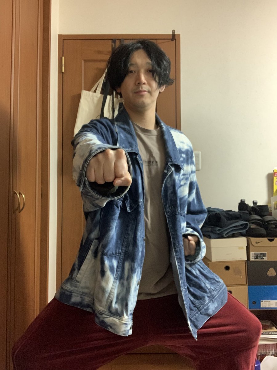 2842発目！さむくない！ただいまの気温15℃最高気温24℃！え！？24℃！？夏じゃん！というわけで昼間はTシャツでもいけるー！天気は晴れのち曇り！もしかしたらにわか雨？昼くらいから雲がもくもく出てきます！場所によっては雨のところも！洗濯は……なんとも言えない！

 #感謝の正拳突き1万発