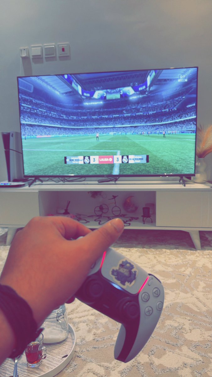 ’𝔸𝕊ℍℝ𝔽 tweet media