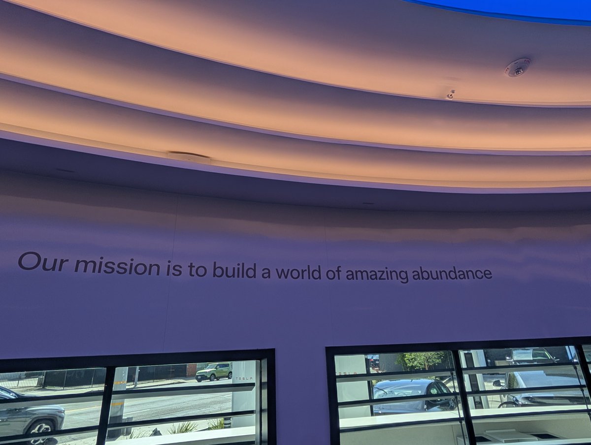 sidtxax's tweet photo. Kids had a great time at Tesla Diner @elonmusk  . Great place !!! 

Bay area needs this.
Also, restart of Tesla factory walkthrough would be great which @tesla team has cancelled till further notice 

@TeslaDinerX https://t.co/PC5jlry1ww