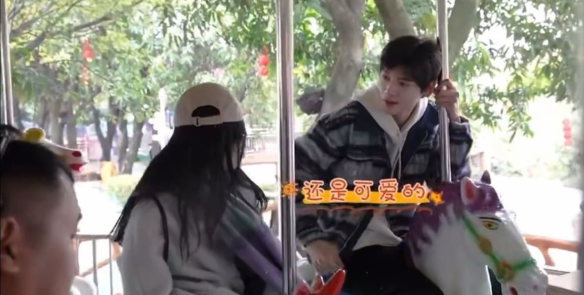 Liz 🌻 tweet media