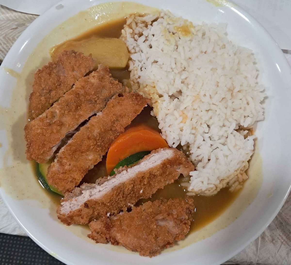 bones_pile's tweet photo. @pika_nekopanda Tried to make tonkatsu with curry, I thought it was pretty good https://t.co/0u98ZXrhLm