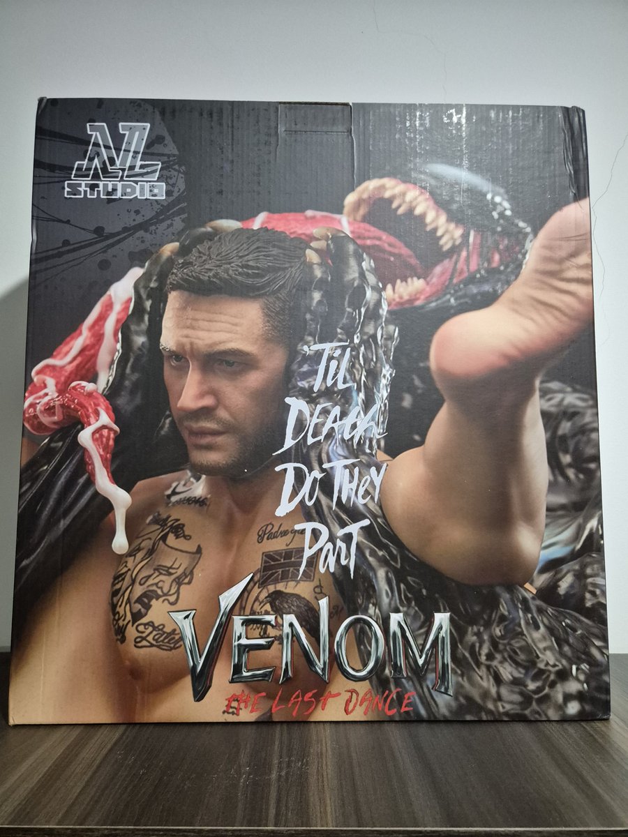 juancari111's tweet photo. Ya tengo en mis manos la figura +18 de #venom pero antes de comenzar a mostrar los detalles de la figura, queria enseñar el diseño de la caja que es bastante impresionante https://t.co/BpHezl004B