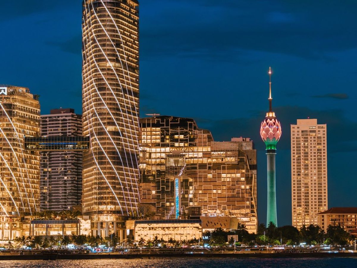 سائق ومرشد سياحي في سريلانكا tweet media