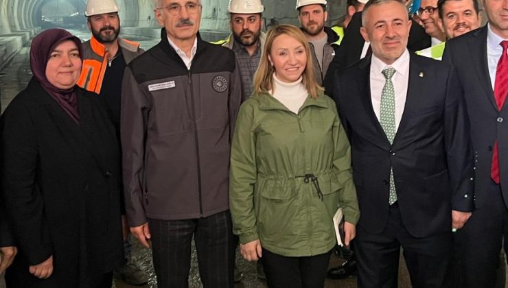 pazaryerigundem's tweet photo. Pazaryeri’nin Geleceği İçin Kritik Temas: Başkan Tekin Dosyayı Bakana Sundu - Bilecik TV - https://t.co/j2C0xqDuri - #haber #haberler #sondakika #bilecik #pazaryeri #baskan #vali @pazaryerigundem https://t.co/KPV46SNEk2