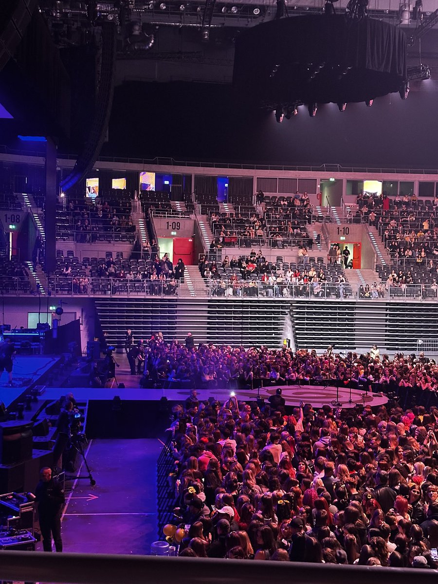 alexandra tweet media