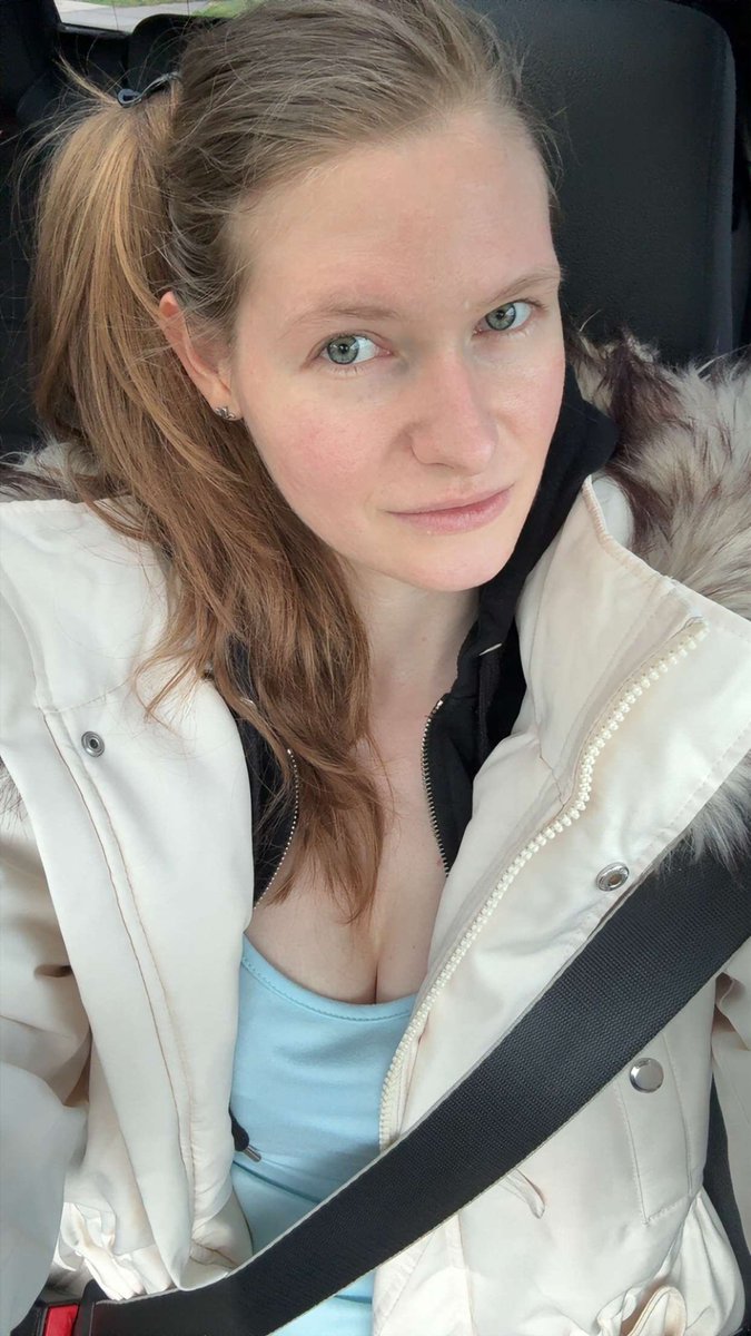 Cilexiella's tweet photo. Uuuh meine Augen leuchten heute wider in dem Licht, passend zu meinem schönen Top 🩵✨ https://t.co/ltByqlbytq