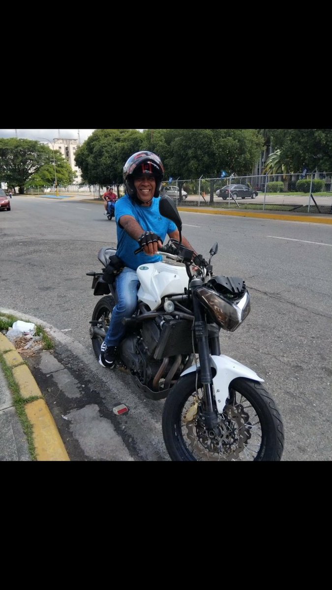 Hola @abogluiscortes  amenazador de mujeres, misógino, atracador a mano armada,en esa moto blanca que tenías en venta,  andas todo el dia por Base Aragua y por los alrededores del palacio de justicia. Cuidado te vuelves a caer de la moto.