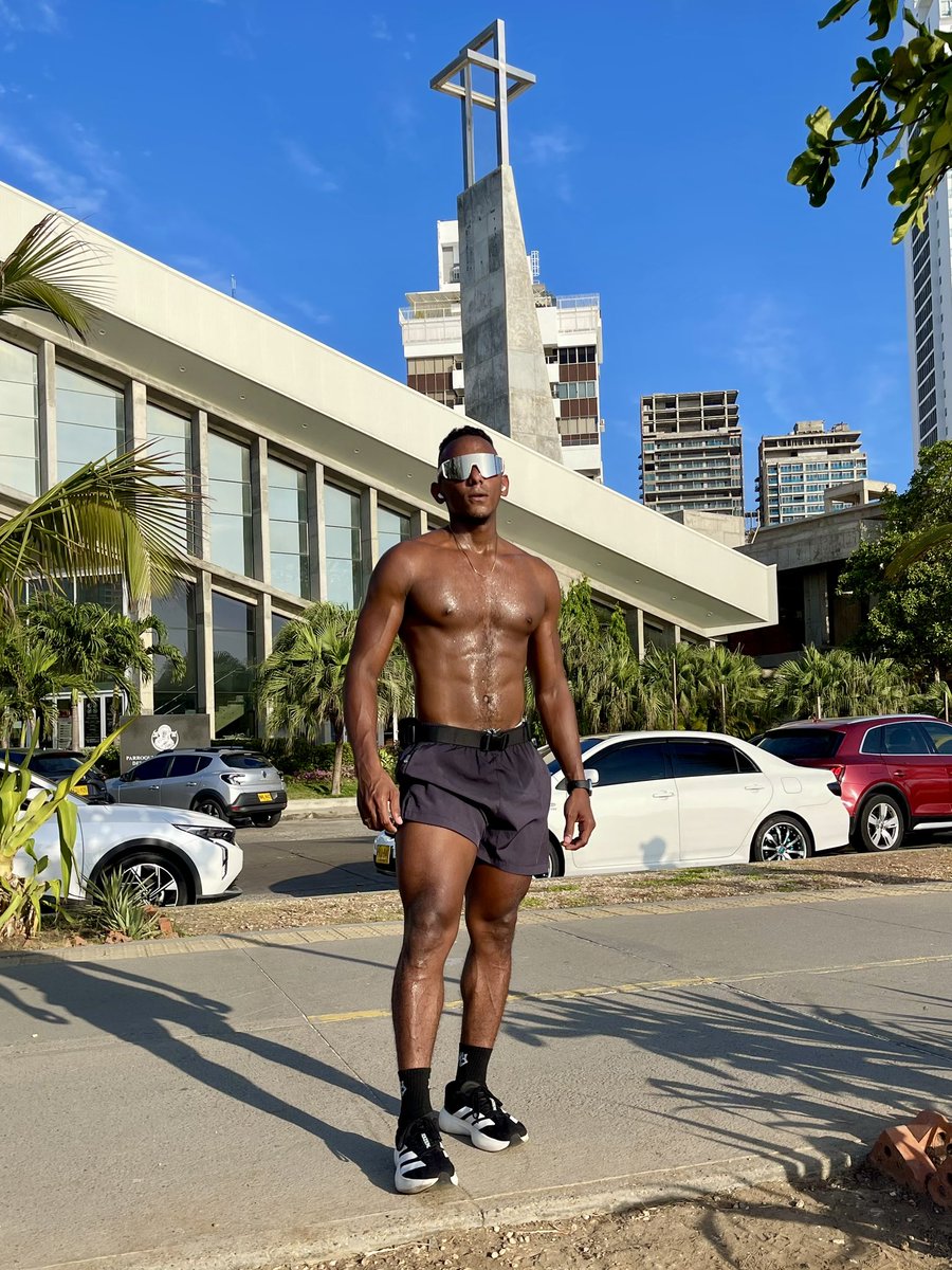 gabriefitnessof's tweet photo. Hoy fuimos a trotar y después a fortalecer los músculos en el gym 🥵🔥💪🏾 https://t.co/tPfTczKXBm
