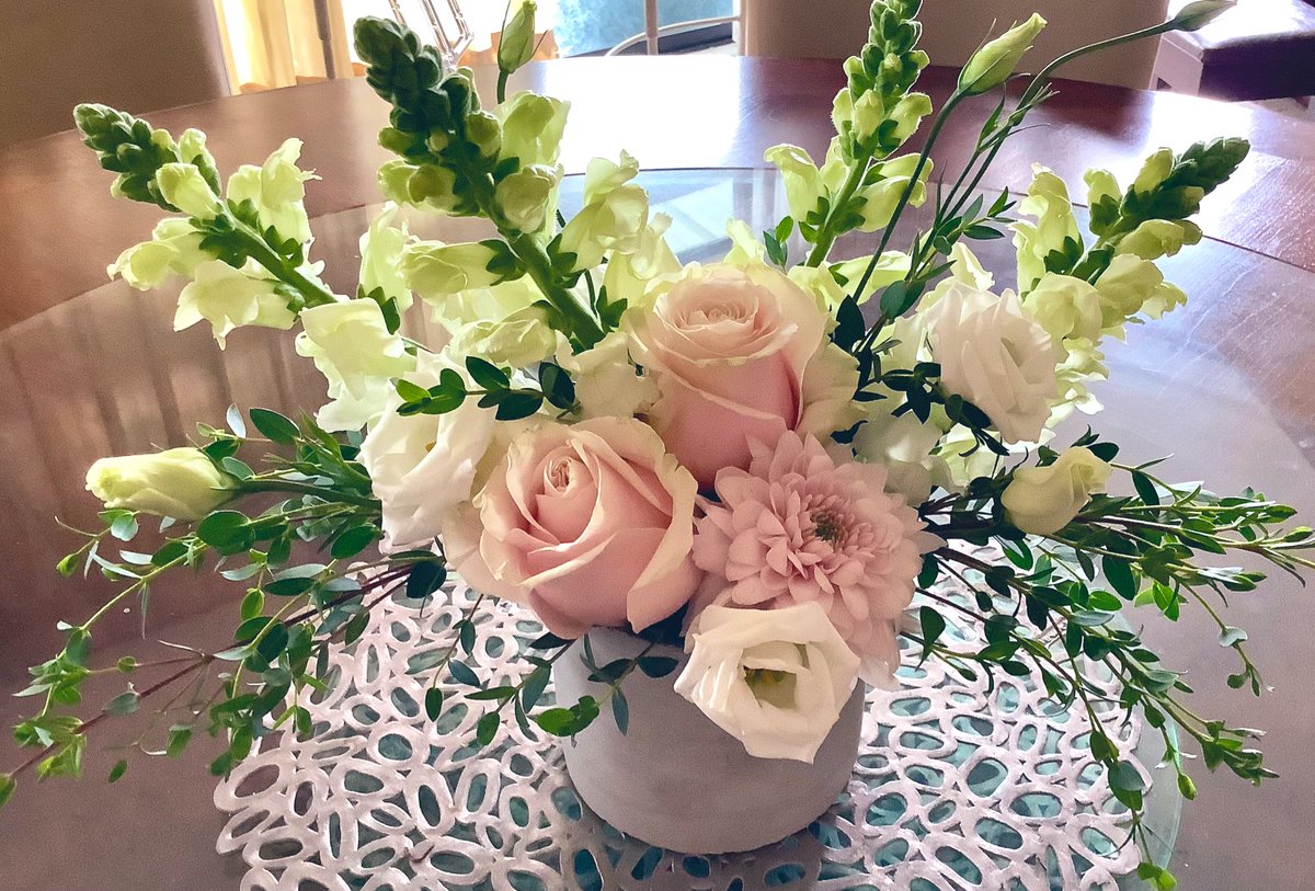 AnizKhalfan's tweet image. So lovely! 😍 Flowers from colleagues at work #togetherness #comaraderie