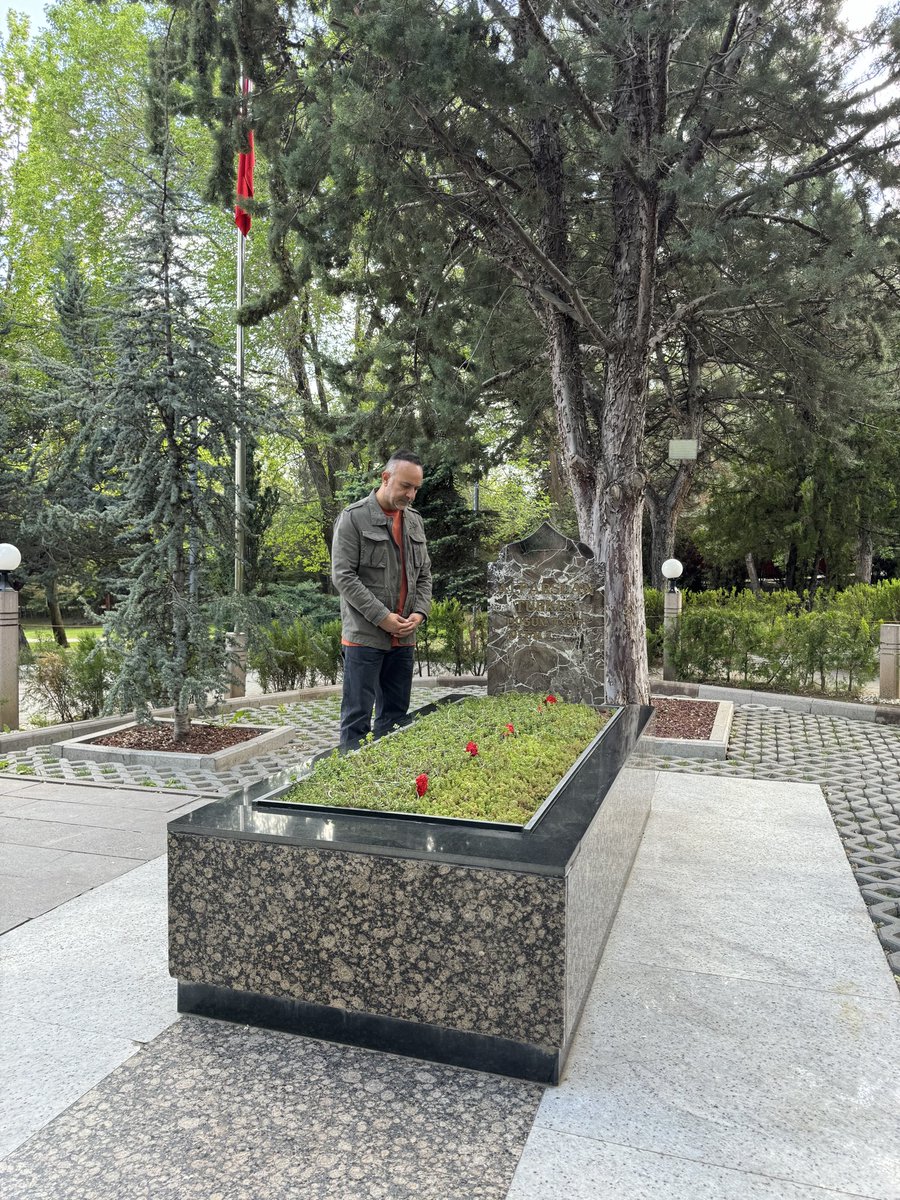 doganmurad's tweet photo. Başbuğ Alparslan Türkeş’i vefatının yıl dönümünde saygı, rahmet ve minnetle anıyorum.

Hayatı boyunca ortaya koyduğu mücadele, inanç ve fikirleri; Türk Milliyetçiliği davasına gönül verenlere ışık olmaya devam ediyor.

Ruhu şad olsun.

#AlparslanTürkeş #Başbuğ #TürkMilliyetçiliği #RahmetleAnıyoruz