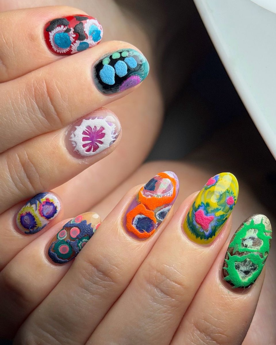 oʇı̣sǝnb!⚢🐛 tweet media