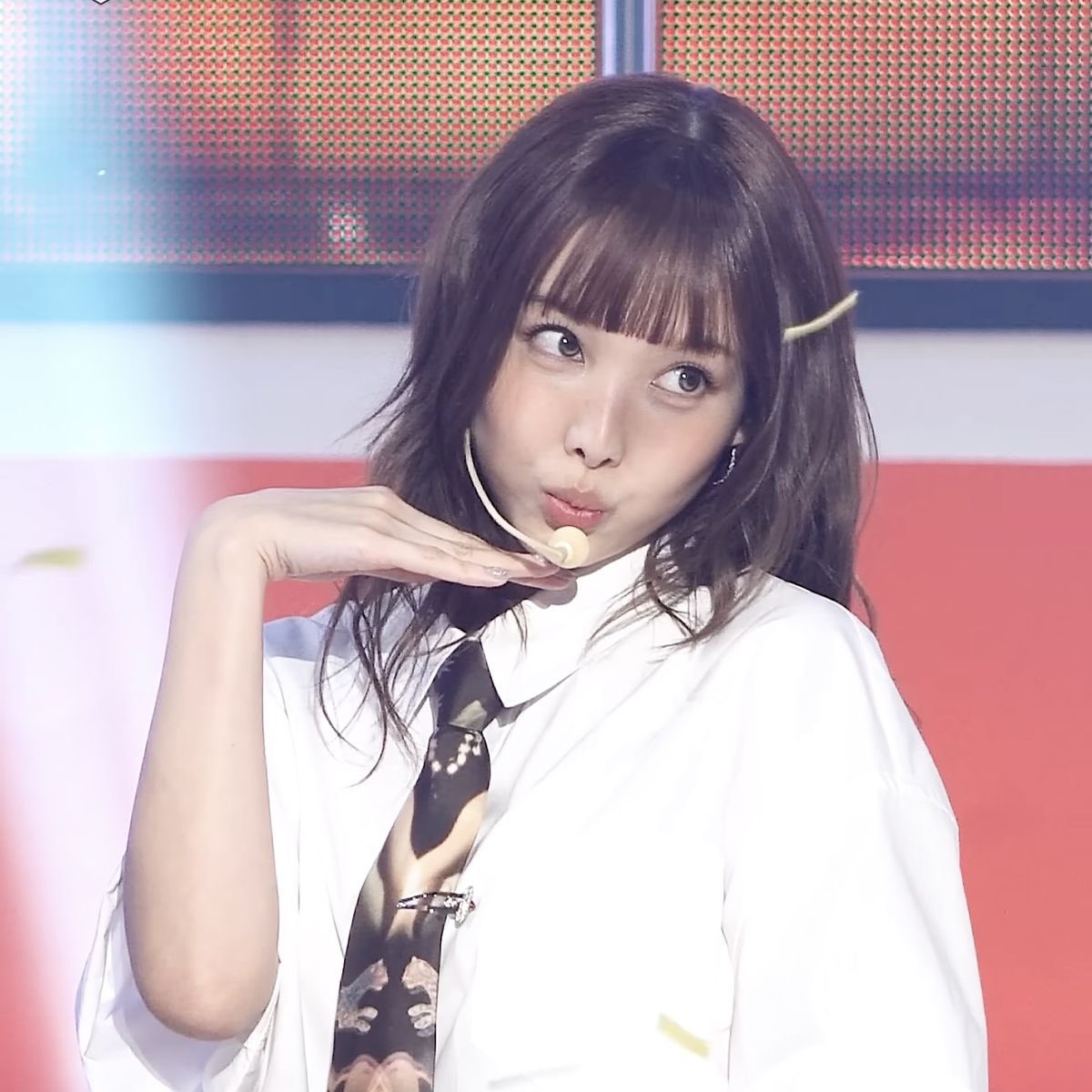 oʇı̣sǝnb!⚢🐛 tweet media