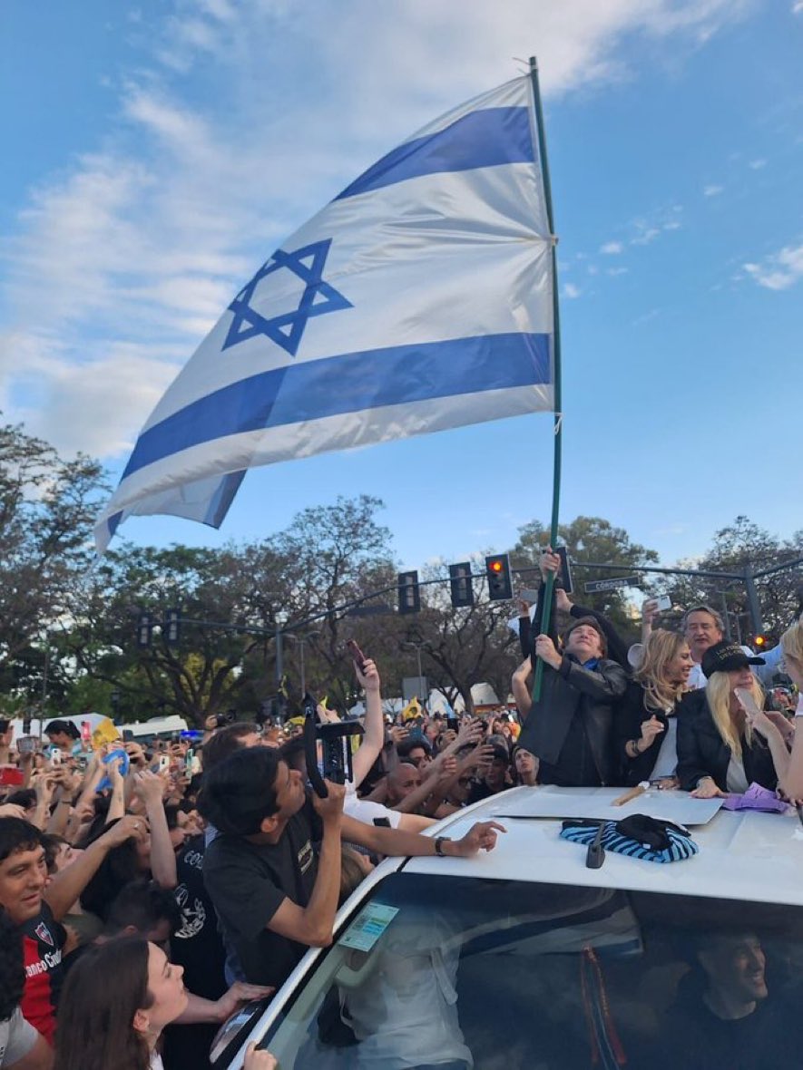 The Real Mr. Hitchcock tweet media