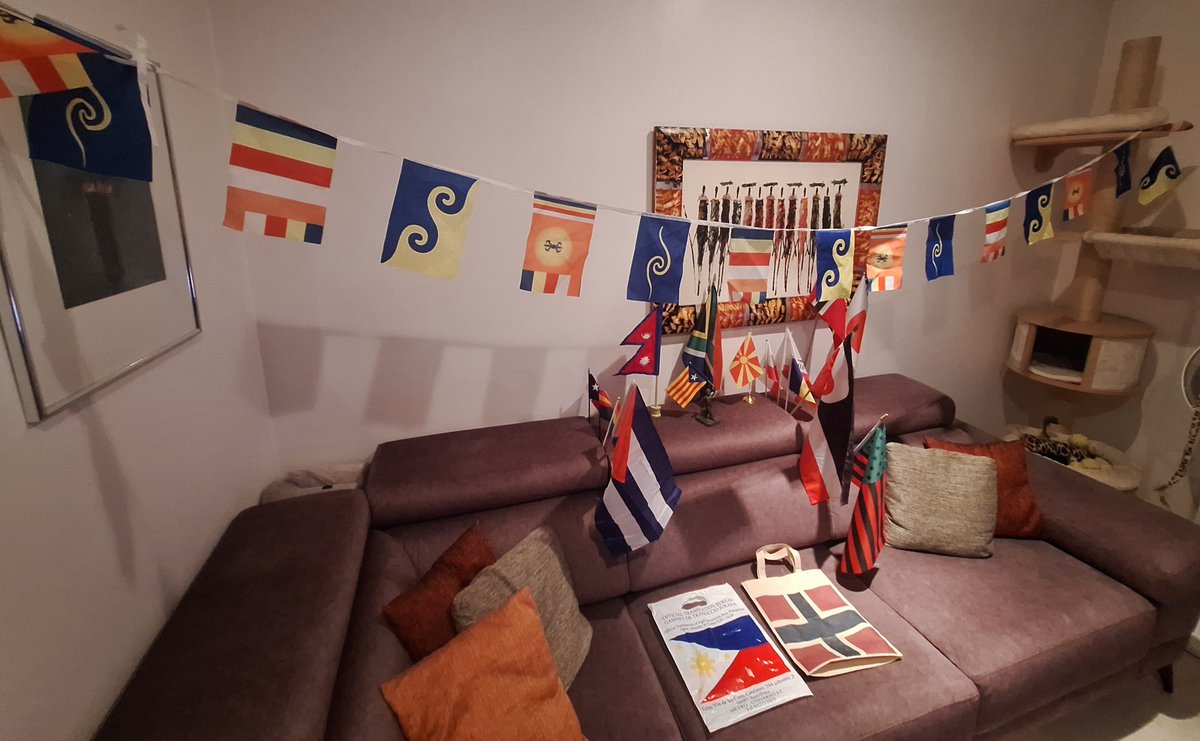 vexiband's tweet photo. #MakingOFF del clip que veureu aviat sobre el nostre article banderaire: #GeopolíticaEnColors que no us podeu perdre al darrer @elmondahir dedicat als símbols. https://t.co/NTyuFhrhFu