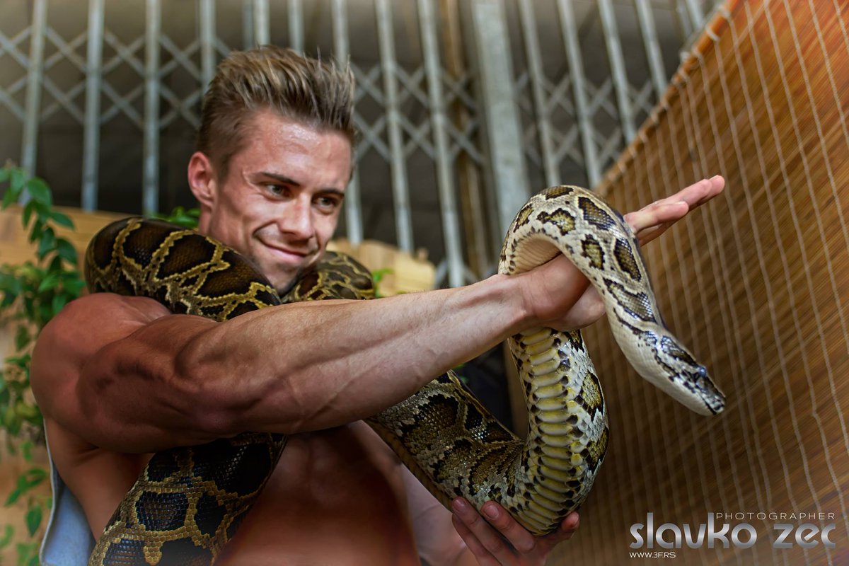 Misel Lozanic in the embrace of a giant python... 😍 🔥 🐍