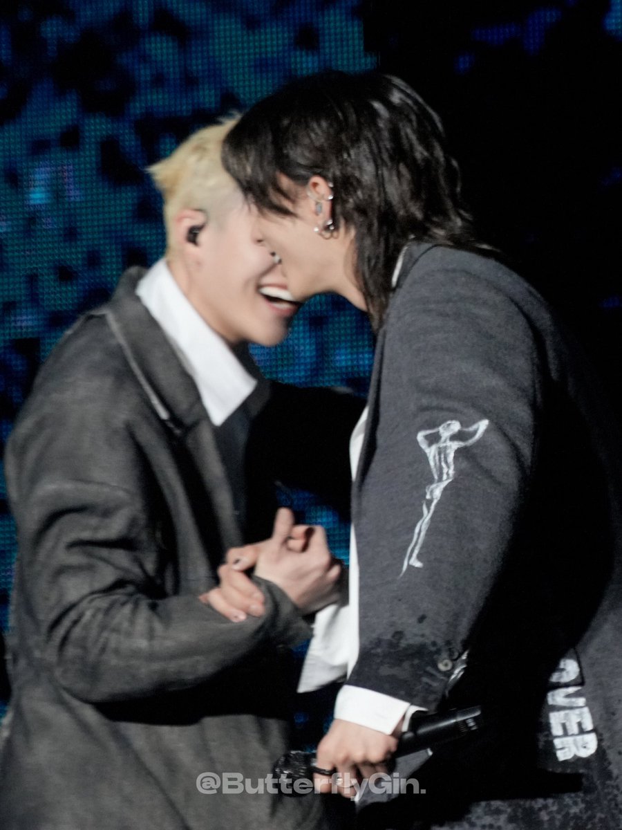 ButterflyGin. tweet media