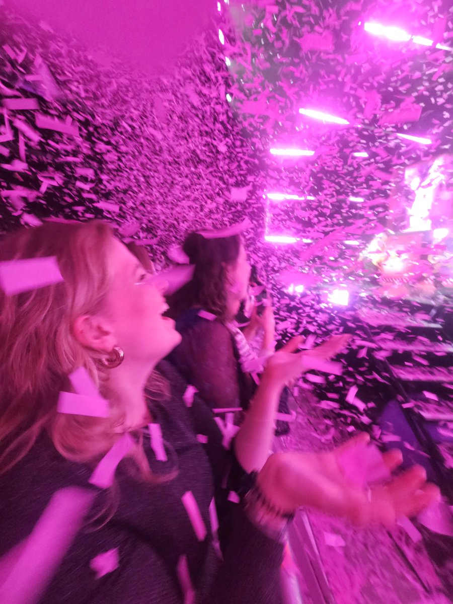 elle a des étoiles plein les yeux....