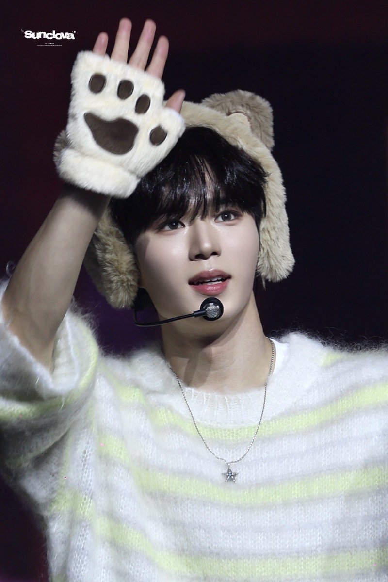 𝐬𝐮𝐧𝐜𝐥𝐨𝐯𝐚 tweet media