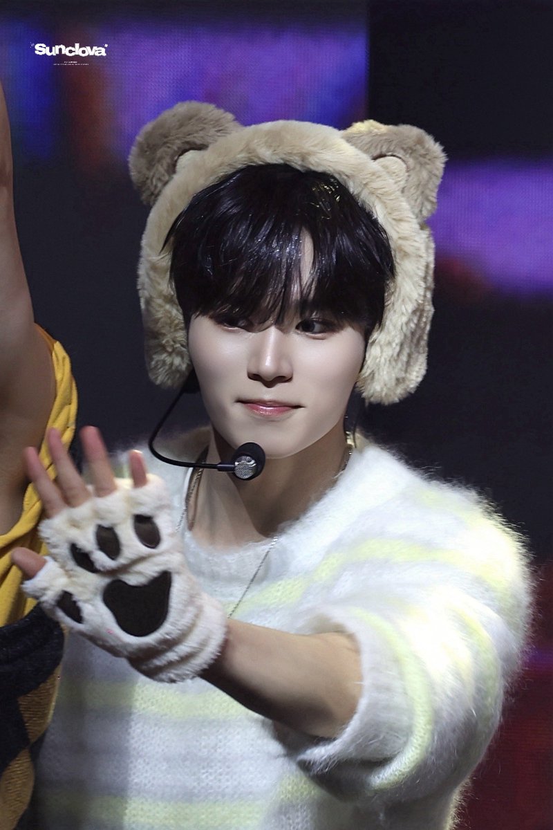 𝐬𝐮𝐧𝐜𝐥𝐨𝐯𝐚 tweet media